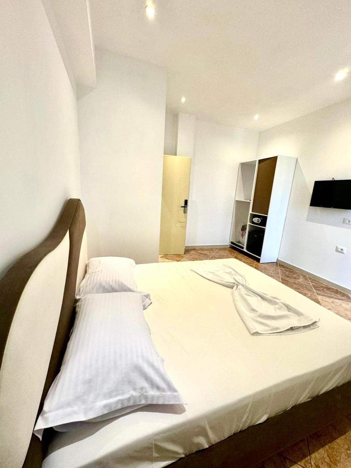 Hotel Balili Влёра Экстерьер фото